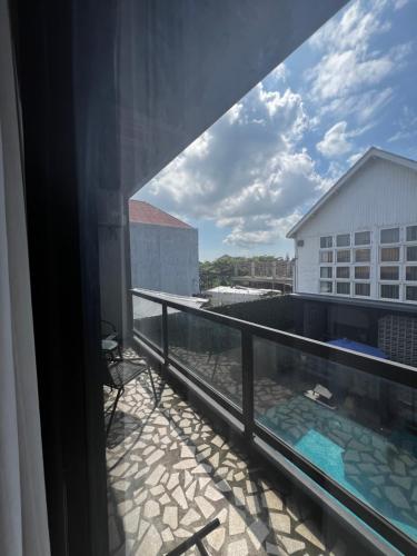 Queen Suite with Pool View image 1