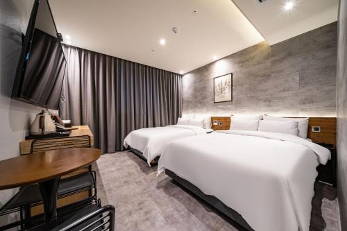 Sokcho Business Hotel CAMEL Room Type - Twin Room with Bathroom