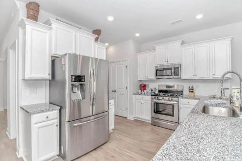 Tee Time-Golf Course Home with Pool Table, Ping Pong, and More! in Myrtle Beach, USA