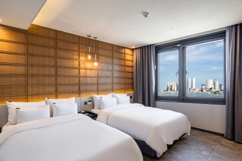Sokcho Business Hotel CAMEL Room Type - Superior Double Room with Two Double Beds