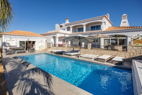 Beautiful Carvoeiro Villa - 4 Bedrooms - Villa Valley Sun - Private Pool and Panoramic Ocean Views - Algarve