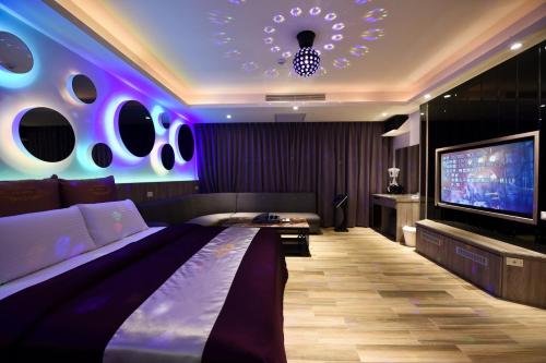 Meng Hsiang Motel in Pingzhen District