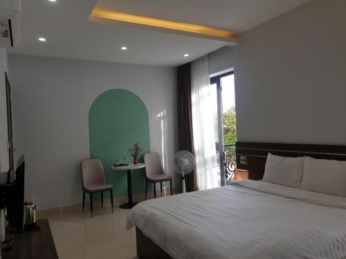 Deluxe Room (2 Adults + 1 Child) image 10