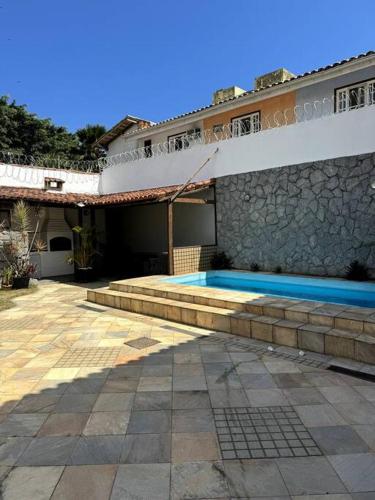 Casa com Piscina ao lado do Shopping