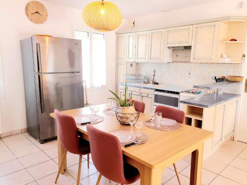 IDR-0014 - Maison 4 personnes à 5 min de la plage et du port - Location saisonnière - La Flotte