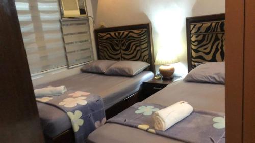2 twin beds, 2 sofa beds