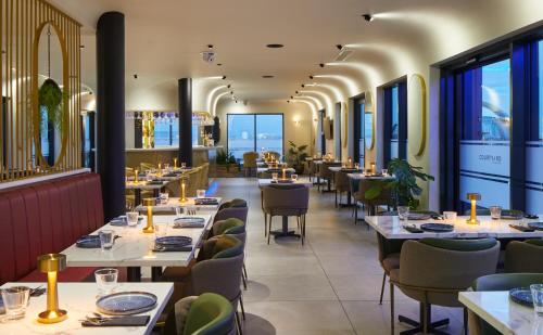 Courtyard by Marriott London Heathrow Airport - image 4