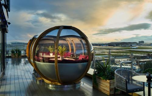 ห้องอาหาร, Courtyard by Marriott London Heathrow Airport in ฮีทโธรว์