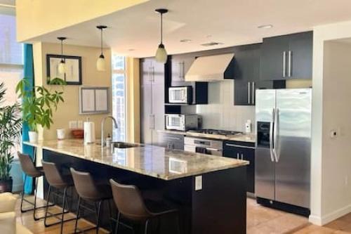 Luxe 1BR plus Den near Little Italy Gem in San Diego, USA