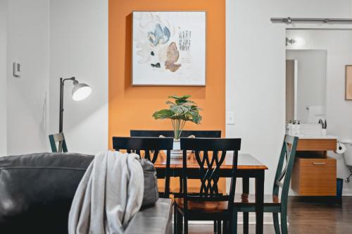 NEW Great Escape 404 2BR Condo Near Downtown and Bay in Traverse City, USA