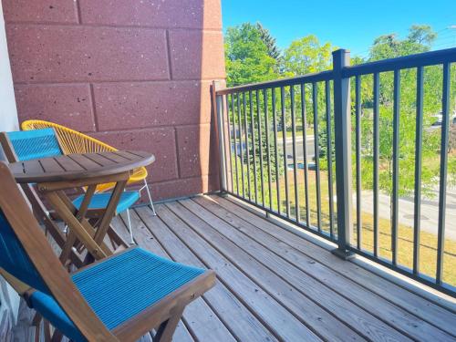 NEW Great Escape 404 2BR Condo Near Downtown and Bay in Traverse City, USA