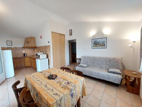 2 bedrooms, 4 beds