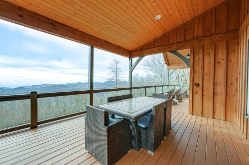 Sapphire Mountaintop Cabin with Views and 2 Decks in Sapphire, USA