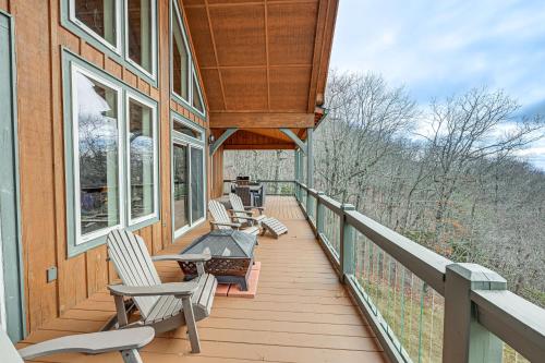 Sapphire Mountaintop Cabin with Views and 2 Decks