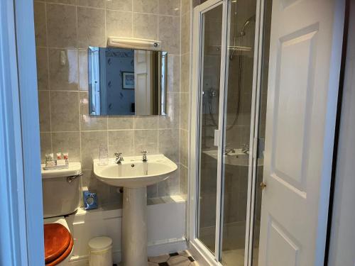 Chapel House - image 11