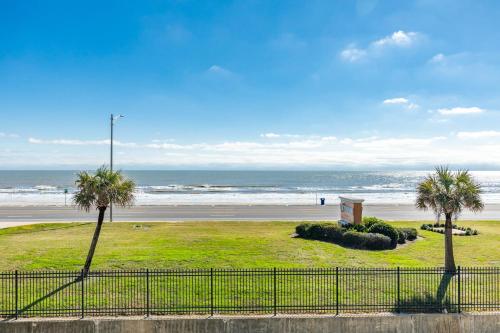 Seaside and Breezy Condo at the Victorian