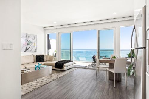 The Malibu 5 - No. 5 - Beachfront 1 Bd w pvt balcony parking beach access in Malibu, USA