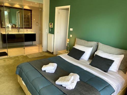 Luxury 4BR with 3 Bathrooms Apartment in Marousi, Atenas