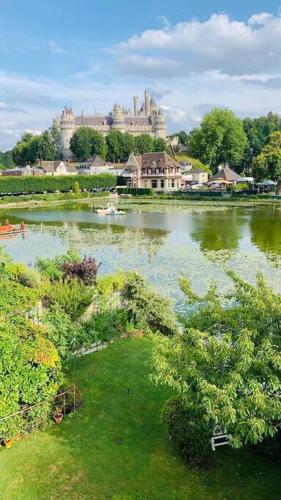 Maison de charme avec vue sur château