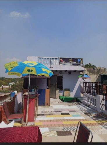 Shiva guest House (hoche poche cafe )