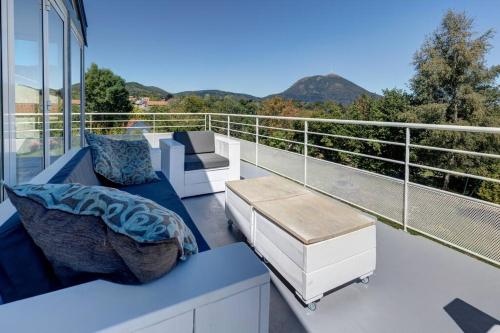L'Amphithéâtre des Volcans - Vue Puy de Dôme