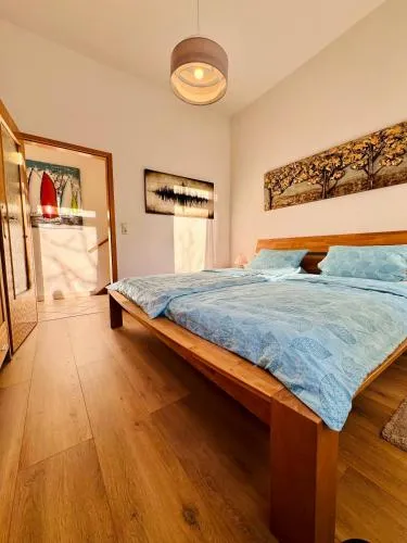 Attraktive Wohnung im grünen Hinterhof in Schwerin, Deutschland