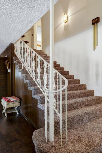 Groovy - A Birdy Vacation Rental in Universal City, USA
