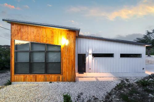 Hilltop - A Birdy Vacation Rental in Fischer, USA