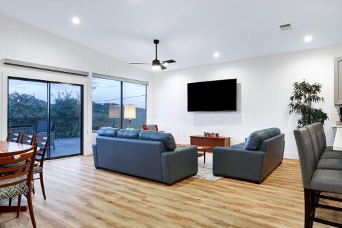 Hilltop - A Birdy Vacation Rental in Fischer, USA