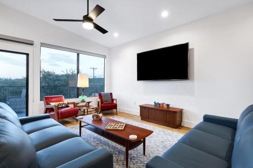 Hilltop - A Birdy Vacation Rental in Fischer, USA