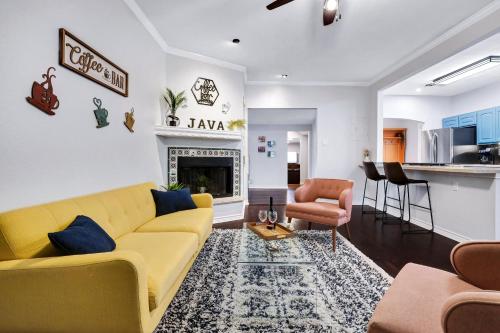 Java - A Birdy Vacation Rental in San Antonio, USA