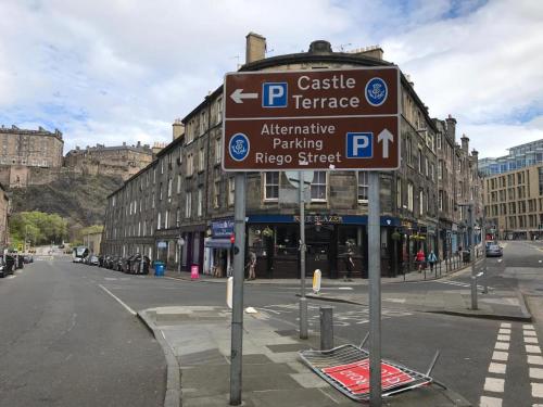 Picture of 1 Bedrooms Flat In Central Edinburgh Haymarket, Heart Of Edinburgh Flat Sleeps 4 ,