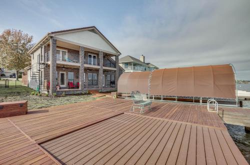 Lakefront Montgomery Home with Private Dock! in Montgomery, USA