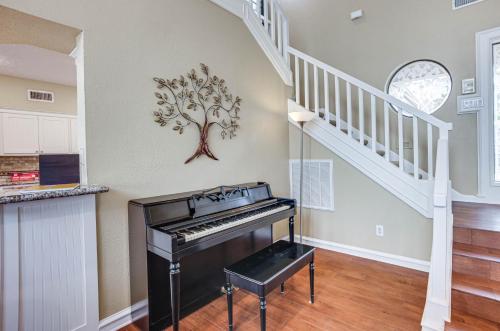 Lakefront Montgomery Home with Private Dock! in Montgomery, USA