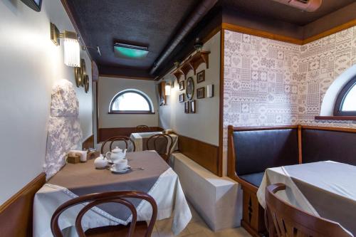 Restaurant, Villa Mozart in Truskavets