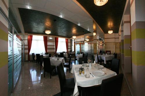 Hotel Seneca - image 7