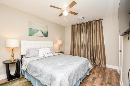 Relax and Unwind at Our 7BR Oasis in Conroe, USA