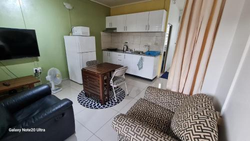 Cosy 2 bedroom unit with pool,Wifi