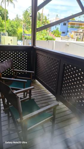 Cosy 2 bedroom unit with pool,Wifi photo 3