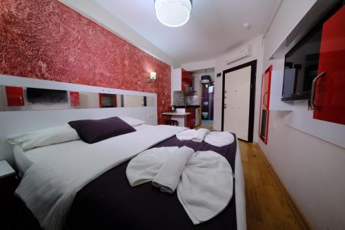 Standard Double Room image 7