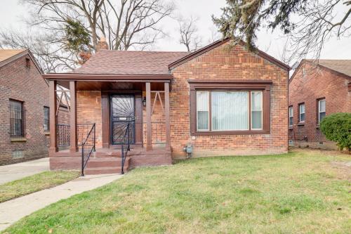 Family-Friendly Detroit Home 12 Mi to Downtown! in Detroit, USA
