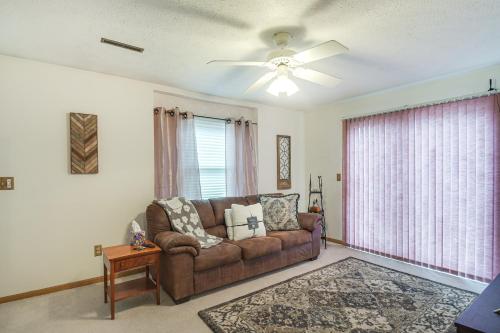 Welcoming Condo in Davenport Central Location!