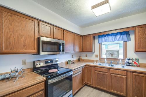 Welcoming Condo in Davenport Central Location! Welcoming Condo in Davenport Central Location!