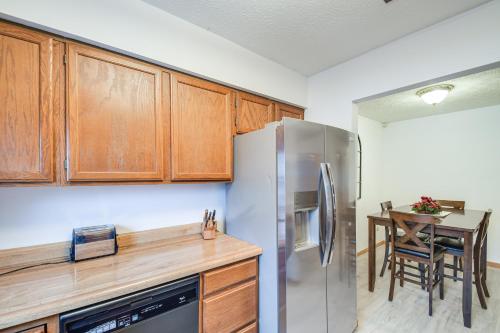 Welcoming Condo in Davenport Central Location!