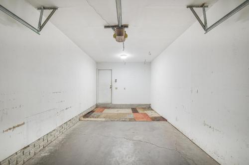 Welcoming Condo in Davenport Central Location! Welcoming Condo in Davenport Central Location!