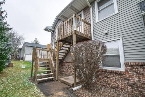 Welcoming Condo in Davenport Central Location! Welcoming Condo in Davenport Central Location!