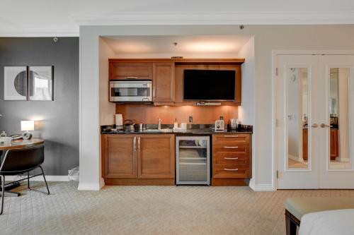 Comfort Suite at MGM Signature Balcony Strip View, Las Vegas (photo 9)