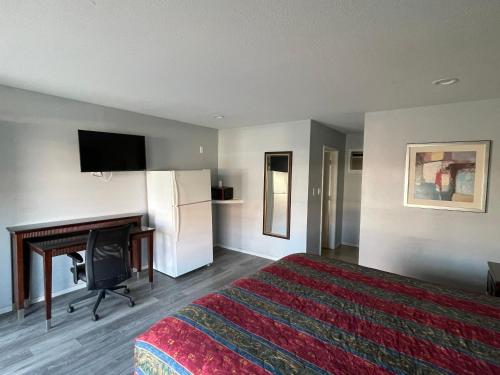 CoachLight Motel – Hemet, CA