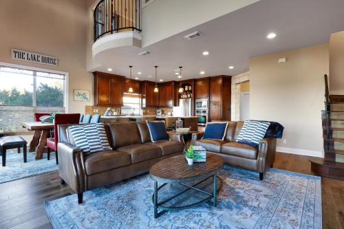 Lake House - A Birdy Vacation Rental in Canyon Lake, USA
