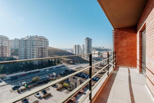 Flat with Terrace Close to Transit in Ankara - Apartment